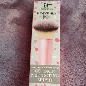 It cosmetics brush